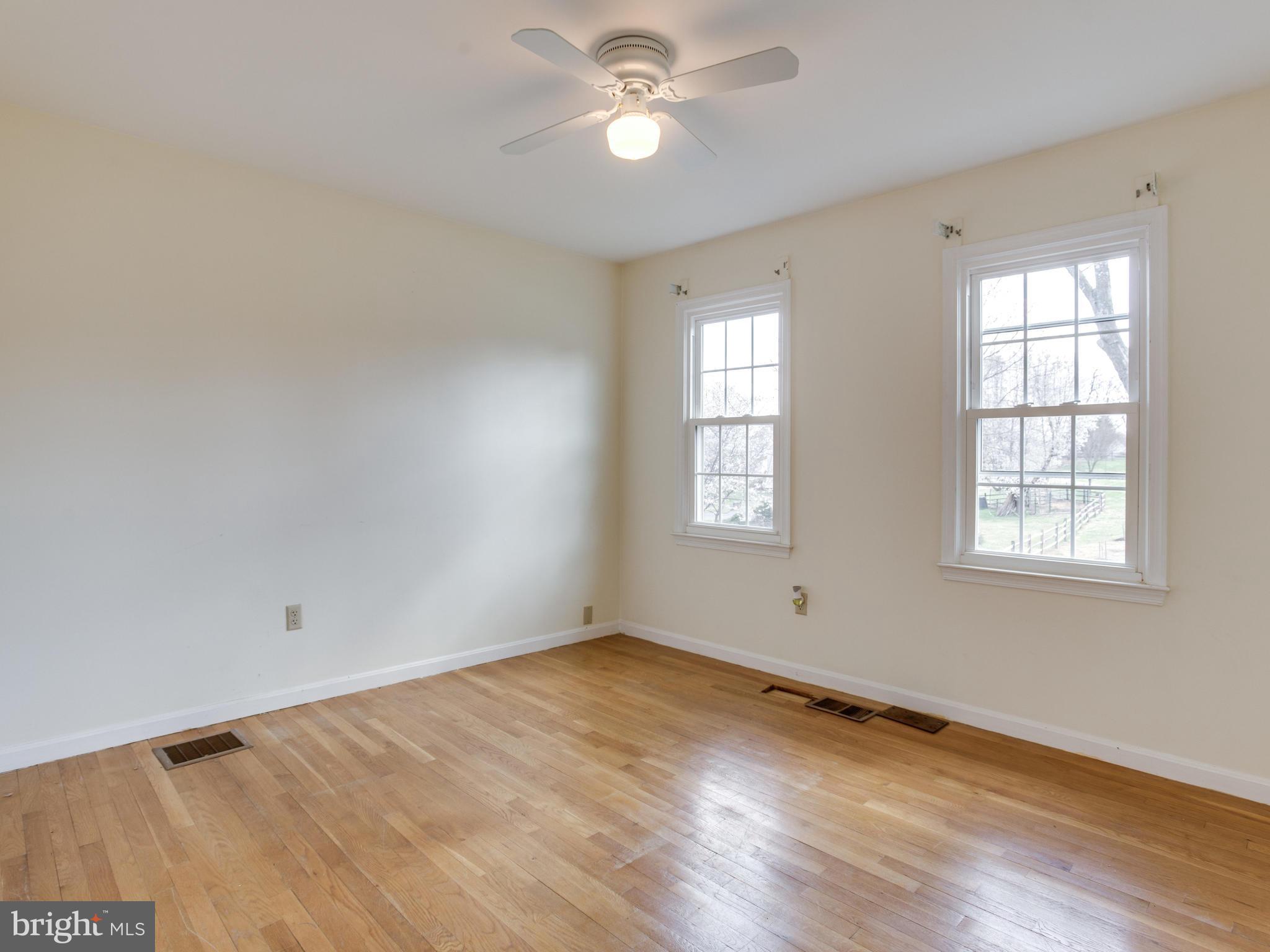 15109 Joshua Tree Road Gaithersburg, MD 20878 - Photo 22 of 30 Bedroom 2