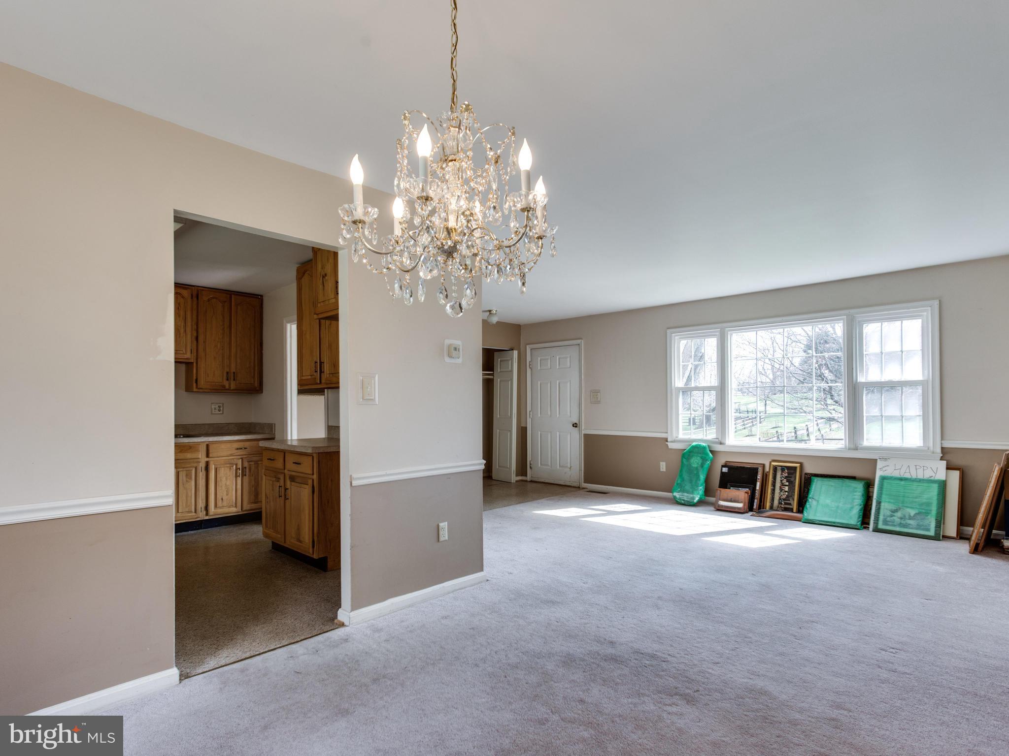 15109 Joshua Tree Road Gaithersburg, MD 20878 - Photo 5 of 30 Living Room