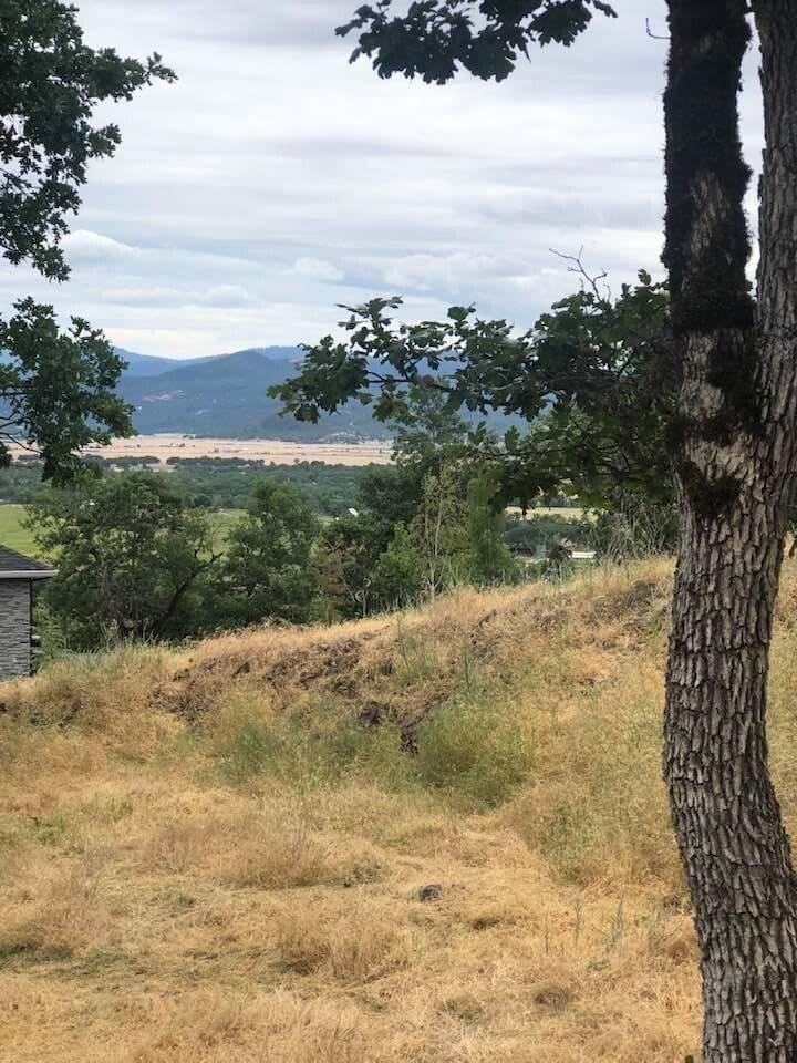 2107 Riley Road Eagle Point, OR 97524 - Photo 5 of 7 a view of lake with mountain