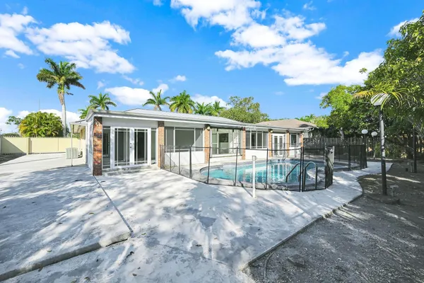 $1,150,000 | 10321 Southwest 116th Avenue, Miami, FL 33176