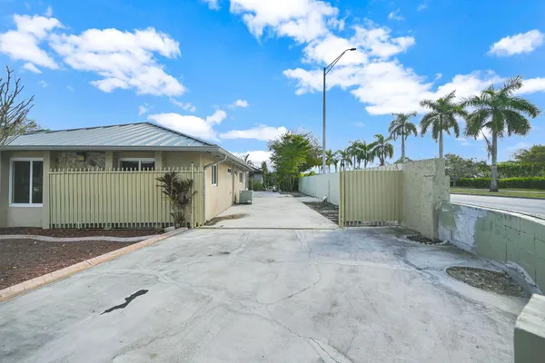 $1,150,000 | 10321 Southwest 116th Avenue, Miami, FL 33176