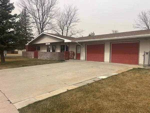$330,000 | 721 West 33rd Street, Scottsbluff, NE 69361