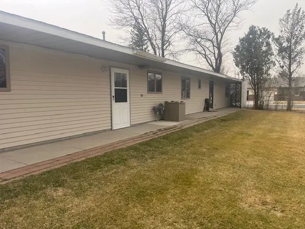 $330,000 | 721 West 33rd Street, Scottsbluff, NE 69361