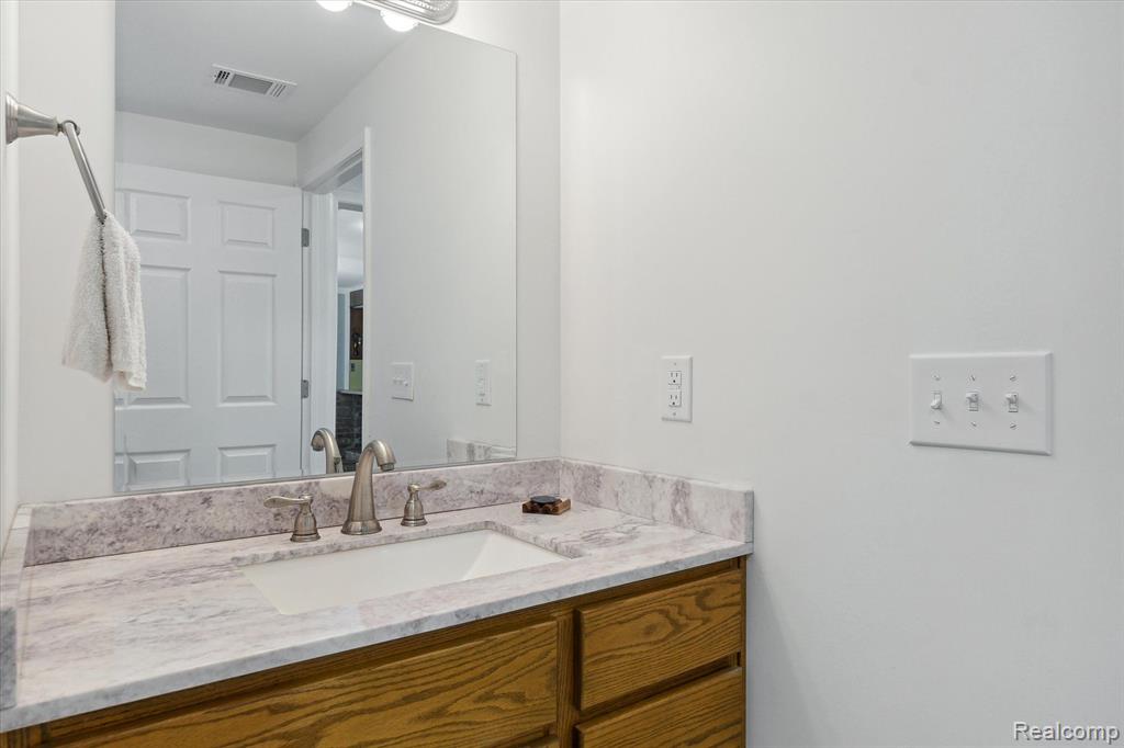 8304 Allen Road Fenton, MI 48430 - Photo 17 of 35