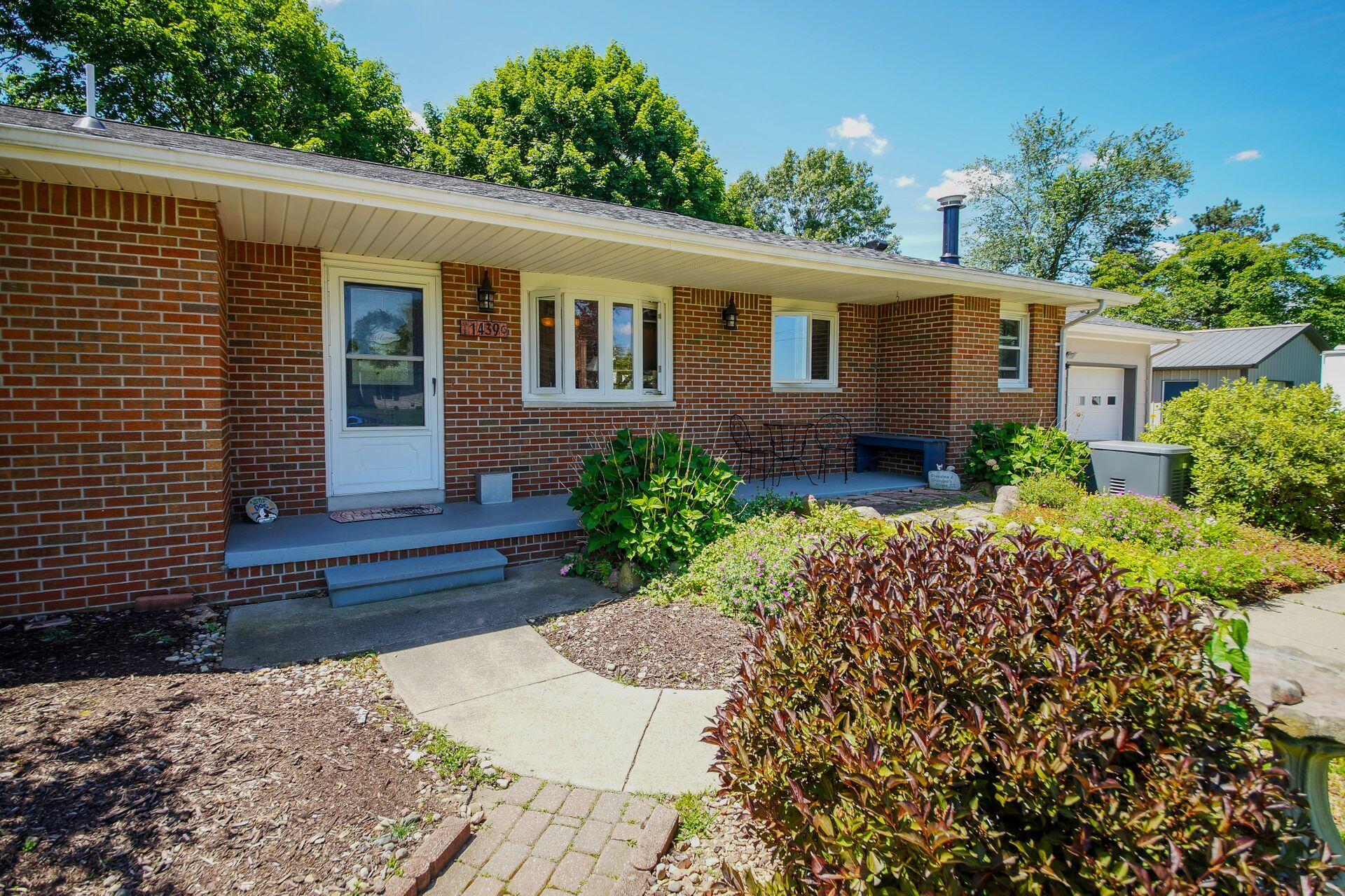 1439 3rd Street Adrian, MI 49221 - Photo 3 of 28 3