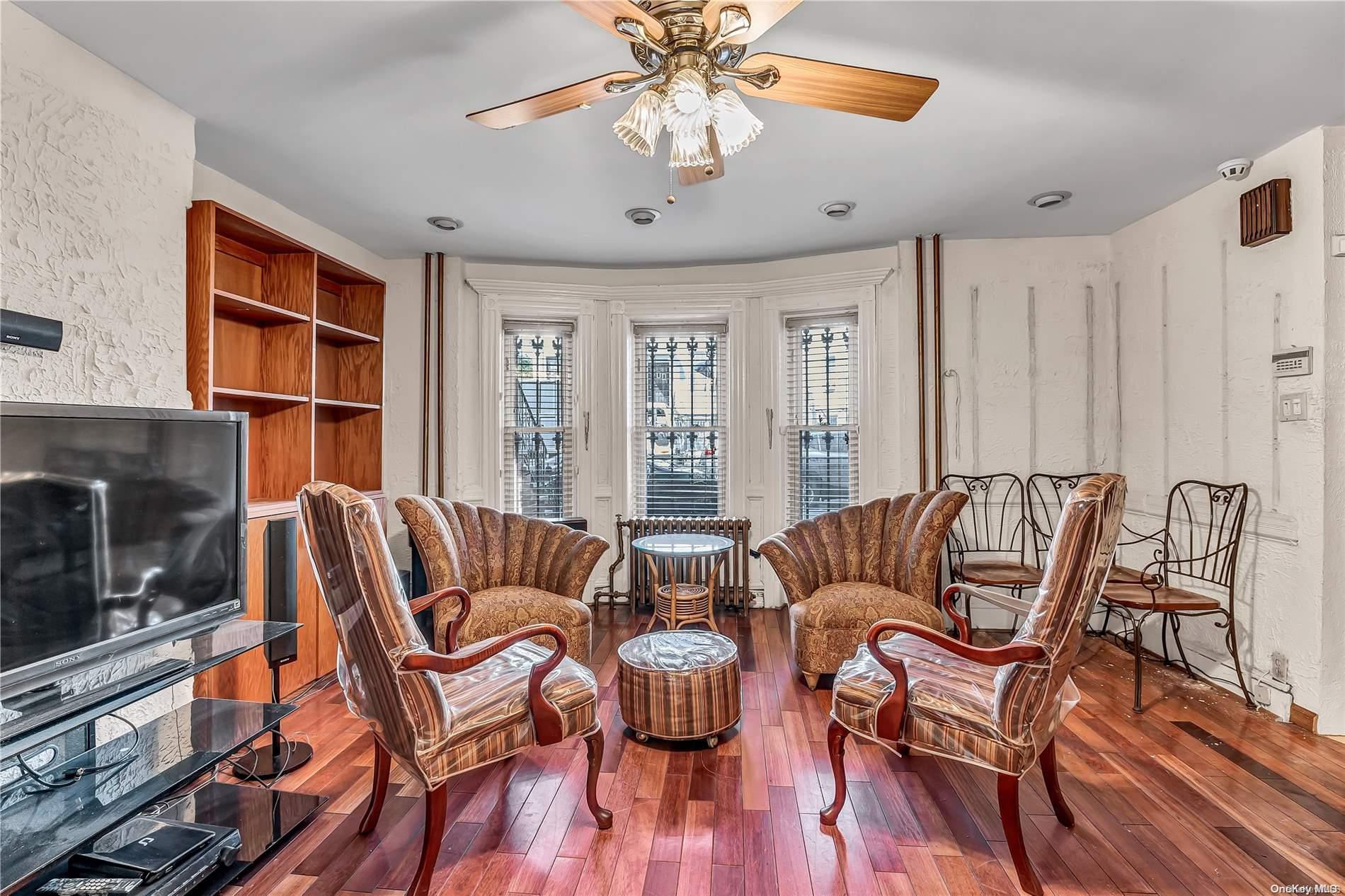 248 Eldert Street Brooklyn, NY 11207 - Photo 12 of 19 Main Floor Livingroom