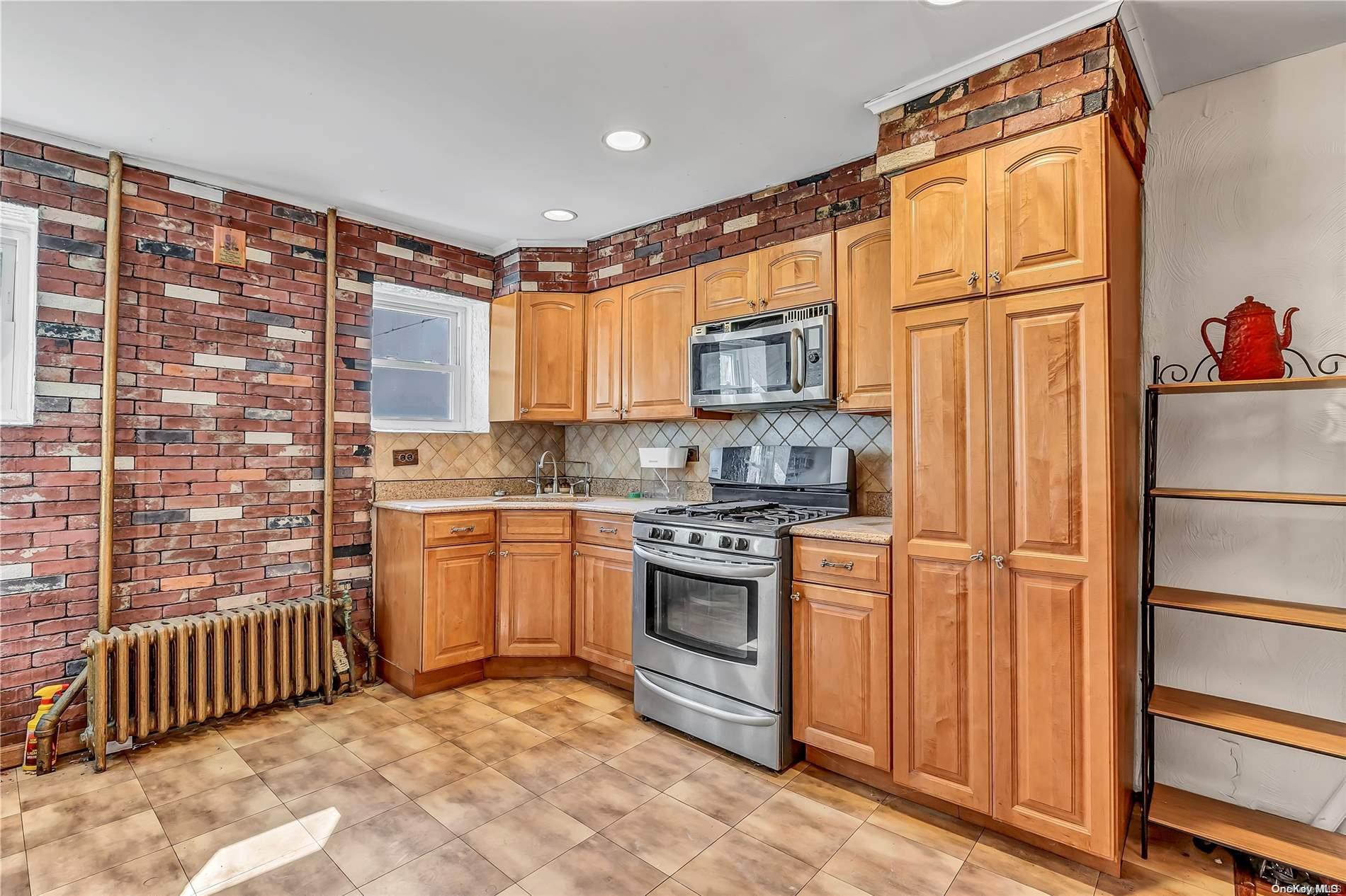 248 Eldert Street Brooklyn, NY 11207 - Photo 15 of 19 Main Floor Kitchen
