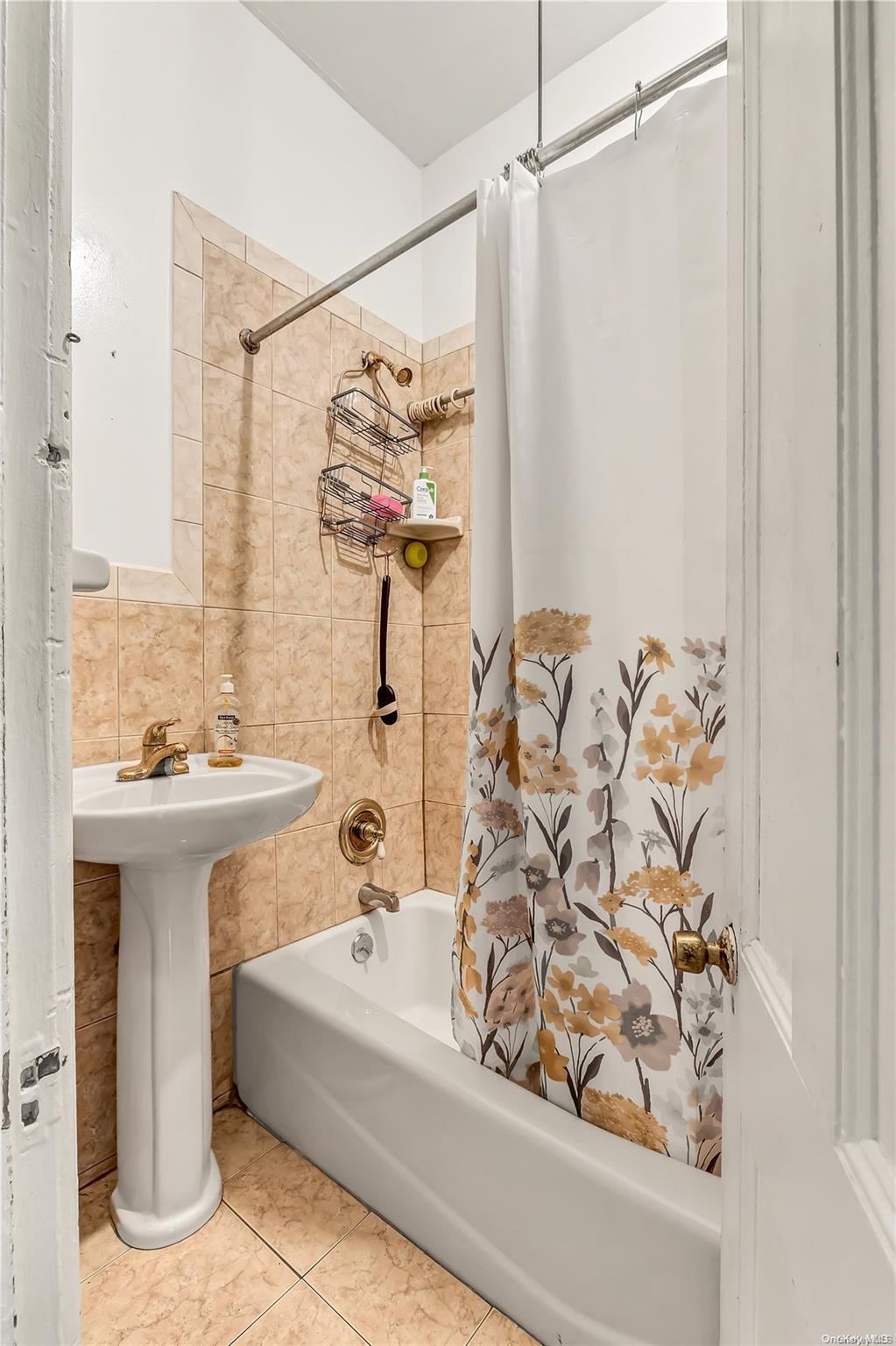 248 Eldert Street Brooklyn, NY 11207 - Photo 9 of 19 3rd Floor Bathroom