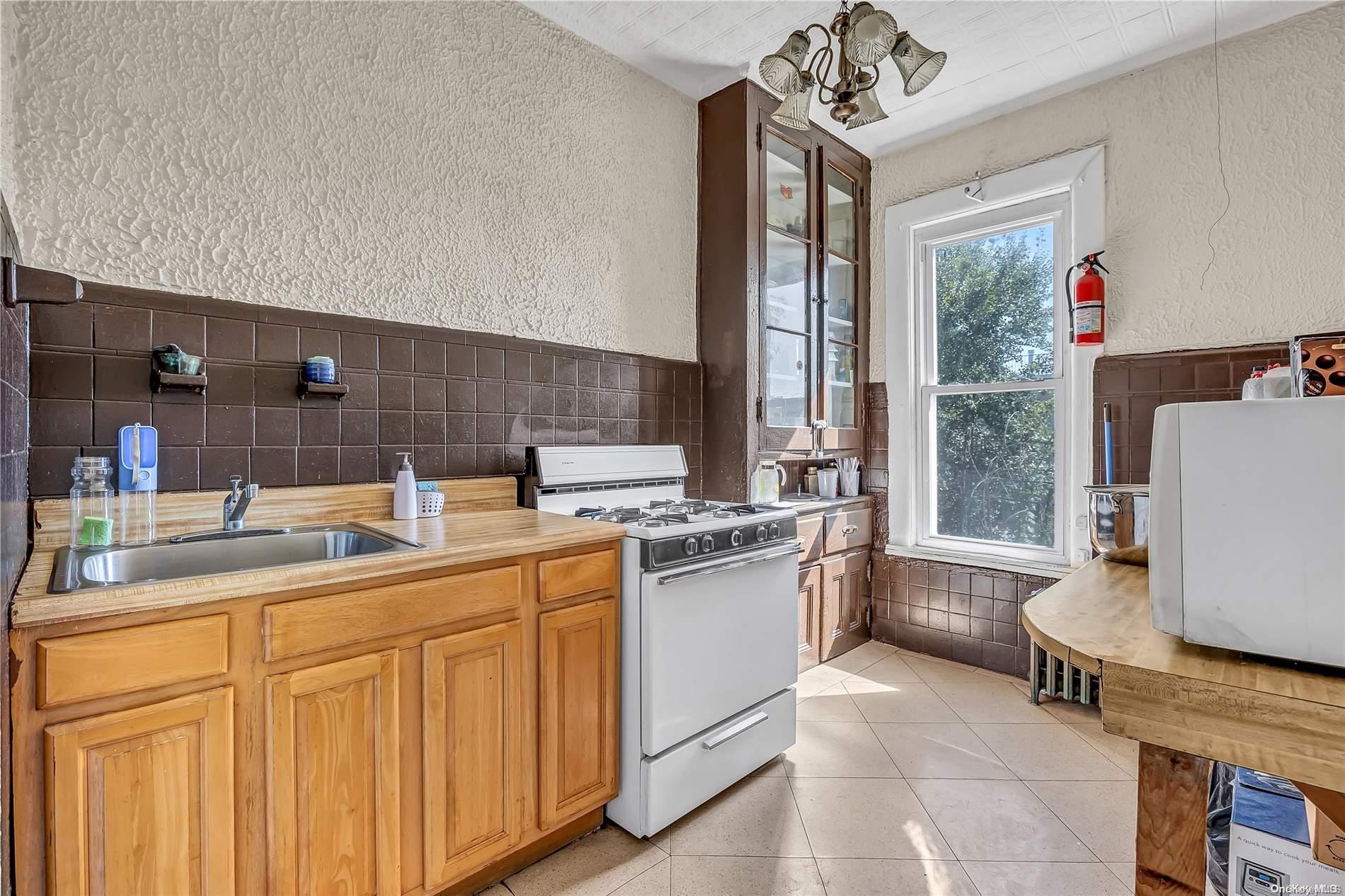 248 Eldert Street Brooklyn, NY 11207 - Photo 10 of 19 3rd Floor Kitchen