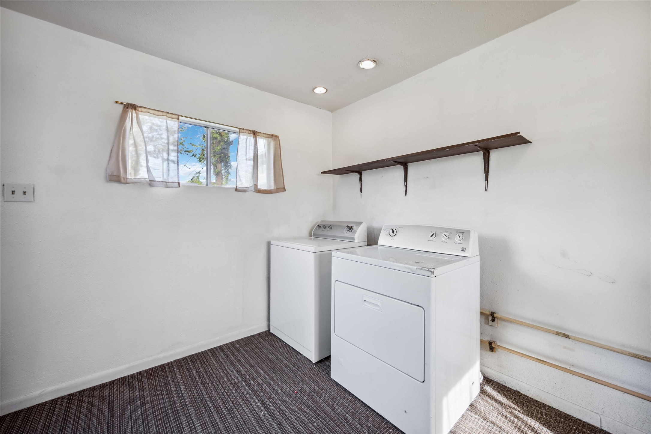 3729 Griggs Road Houston, TX 77021 - Photo 22 of 26 a utility room with dryer and washer