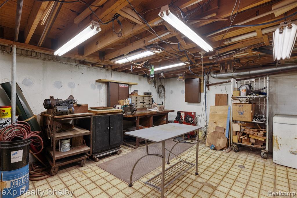 2849 Elmcrest Road Sterling Heights, MI 48310 - Photo 40 of 85