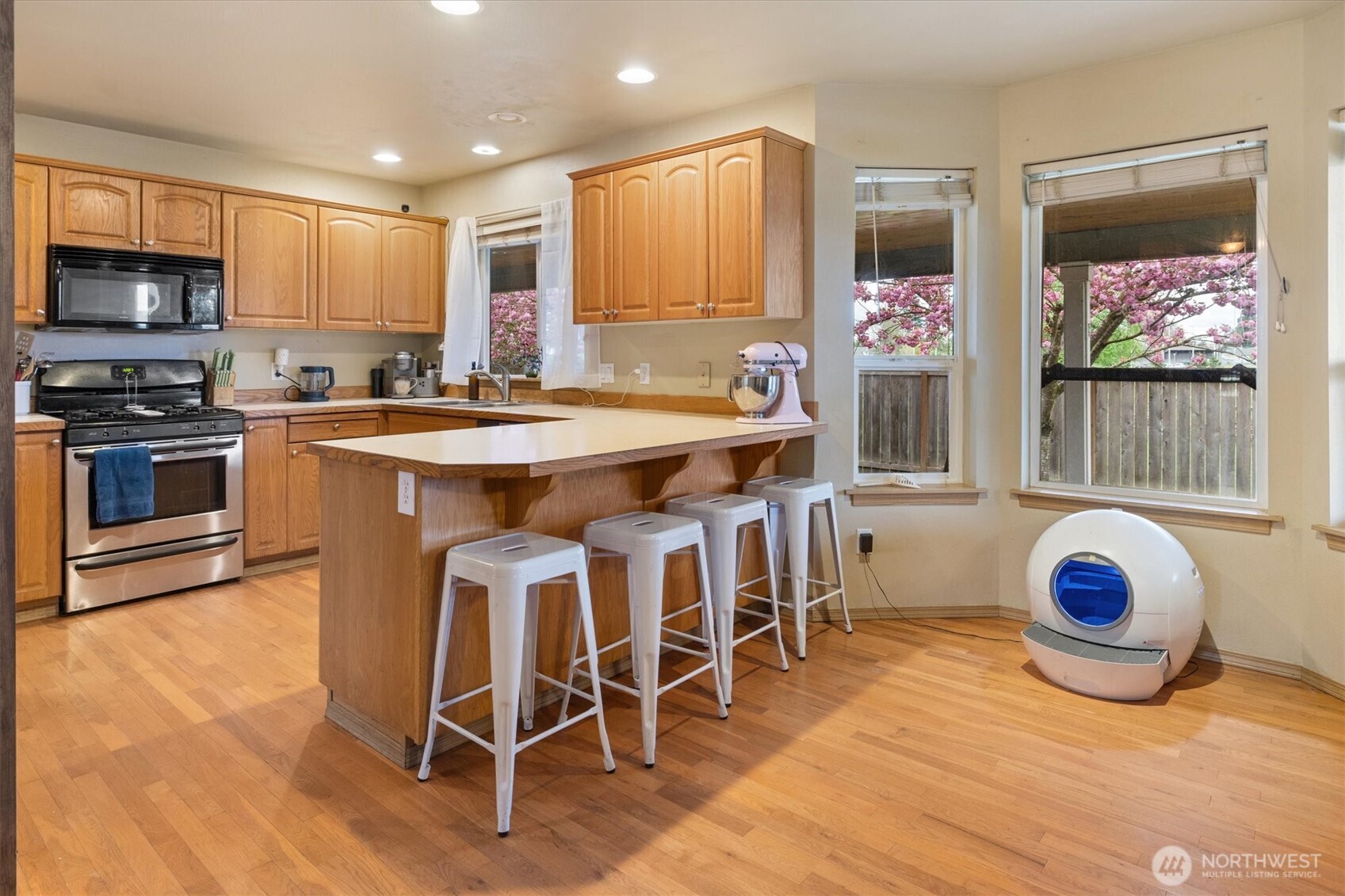 263 Hamilton Court Buckley, WA 98321 - Photo 11 of 35 a kitchen with a table and chairs in it