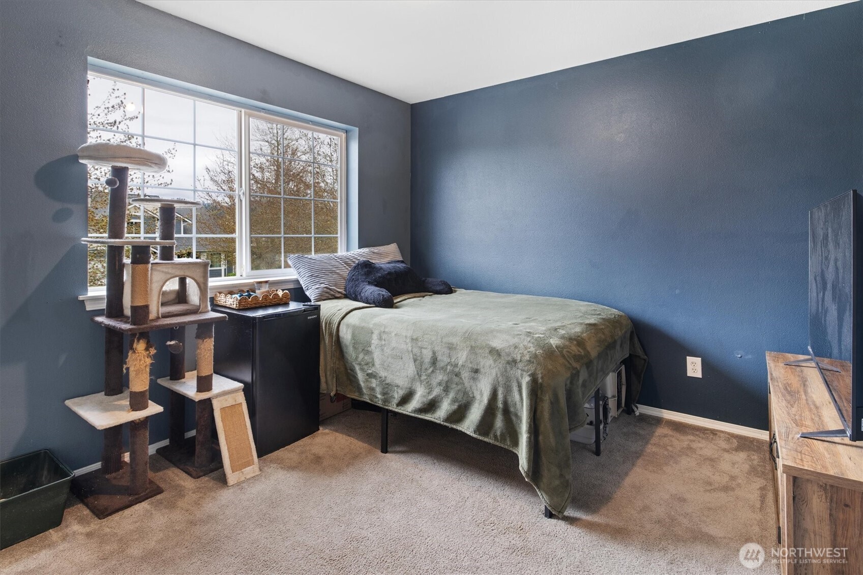 263 Hamilton Court Buckley, WA 98321 - Photo 20 of 35 a bed room with a bed and a chair