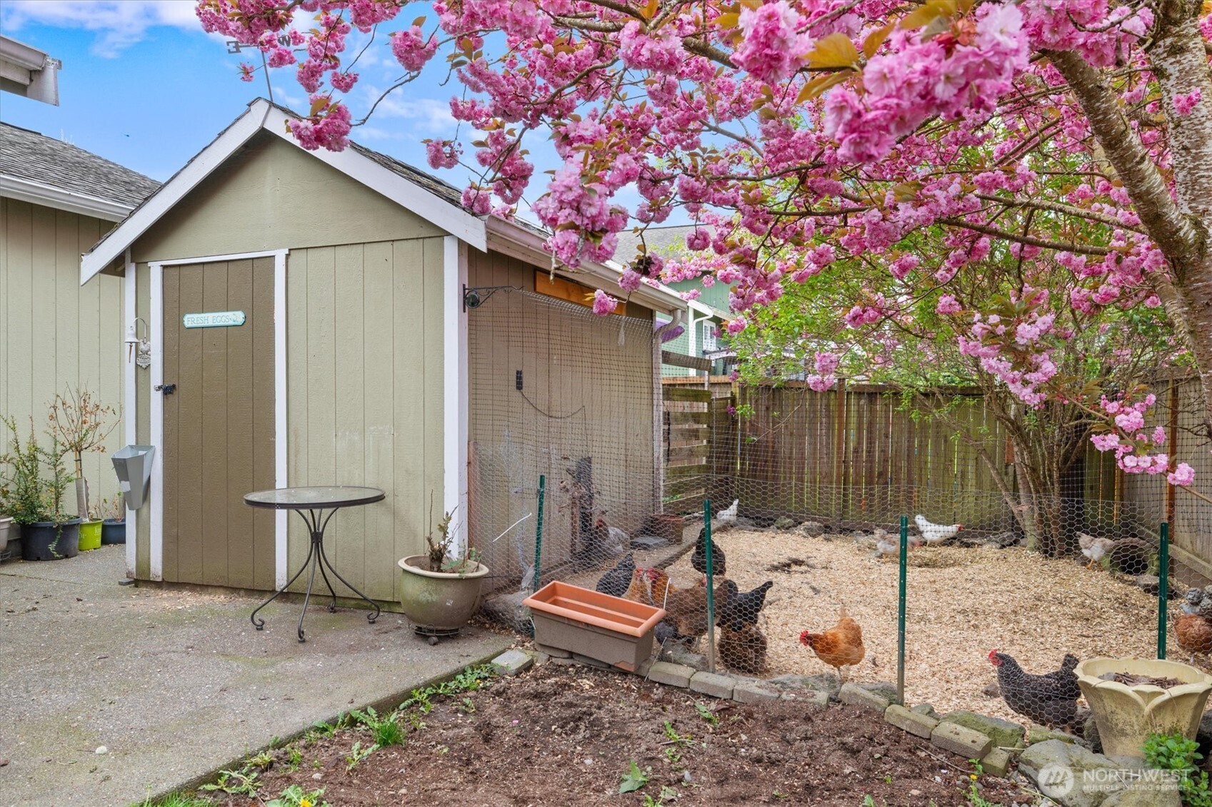 263 Hamilton Court Buckley, WA 98321 - Photo 29 of 35 a backyard of a house with seating space