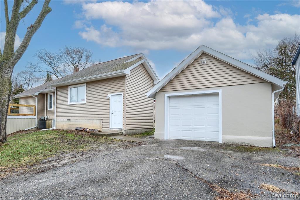 2127 Kenneth Street Burton, MI 48529 - Photo 6 of 49