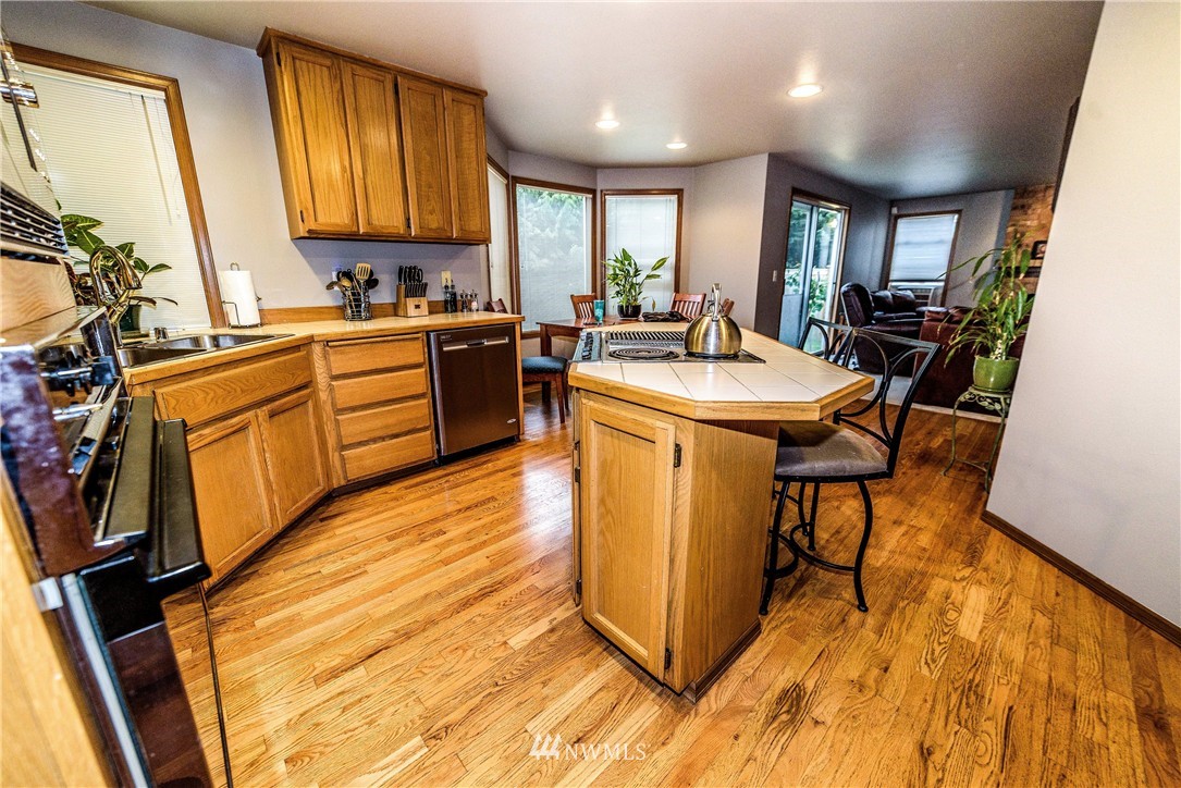 18120 132nd Place Southeast Renton, WA 98058 - Photo 6 of 20 Gallery Image 6