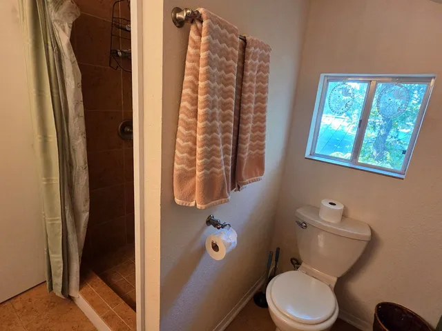 $1,300 | 109 West Travis Street, Fredericksburg, TX 78624