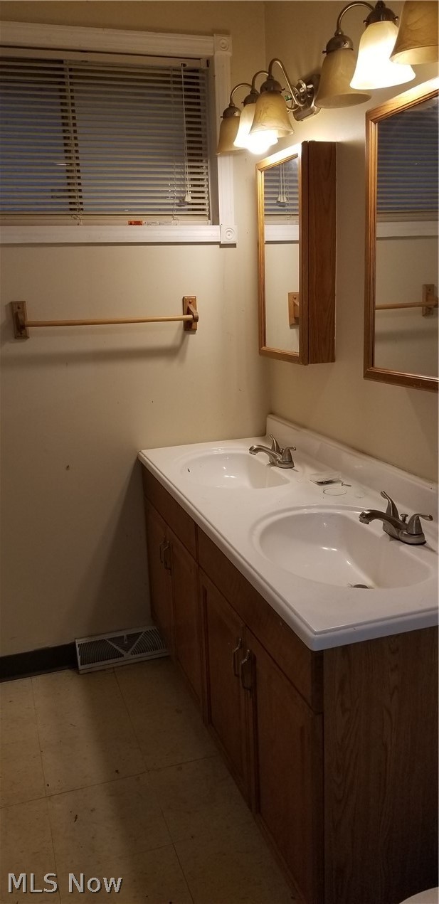 1068 South Cleveland Massillon Road Akron, OH 44321 - Photo 5 of 17