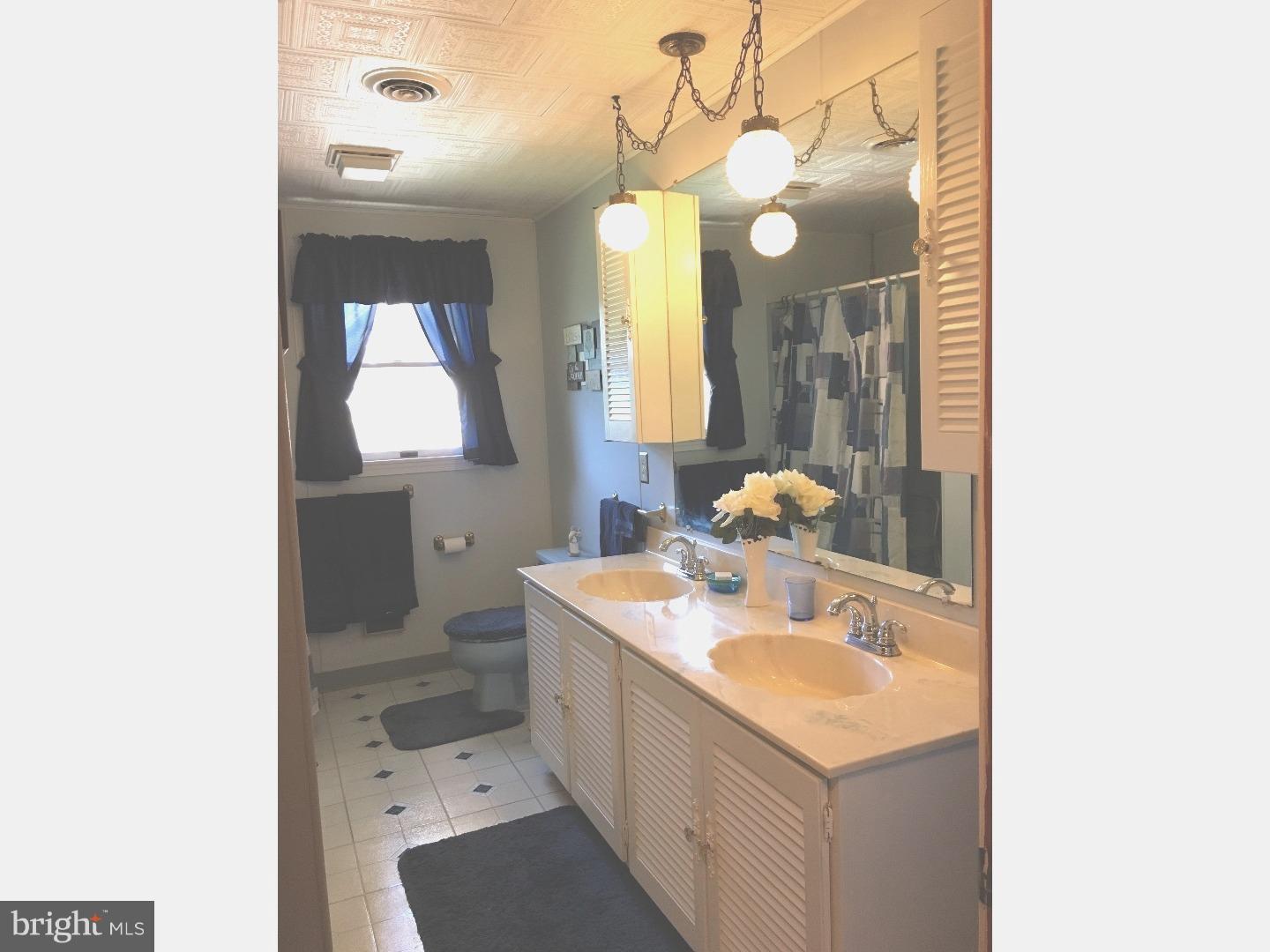 2025 George Road Palm, PA 18070 - Photo 16 of 25 Bathroom