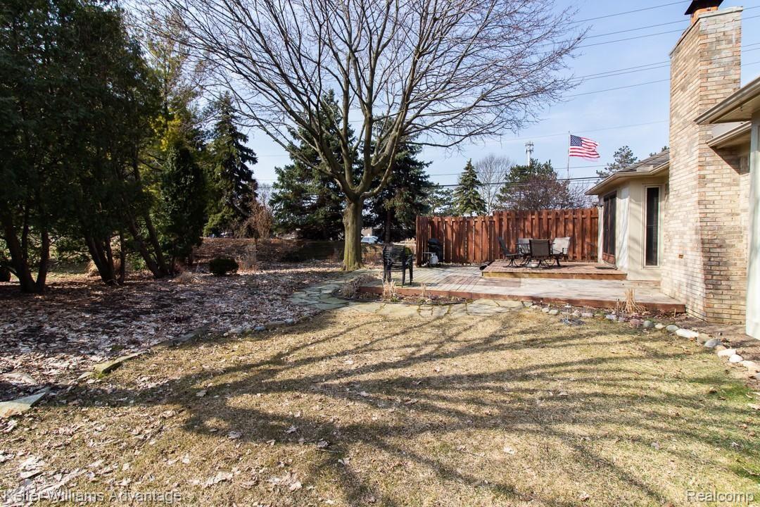 991 Dressler Lane Rochester, MI 48307 - Photo 35 of 36 DresslerLn_991_Back_06.jpg