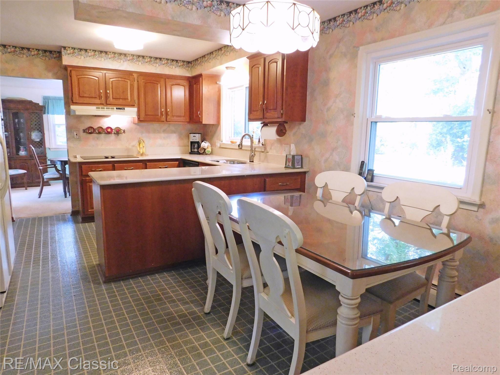 30179 Richmond Road Farmington, MI 48334 - Photo 13 of 37 richkit10.jpg