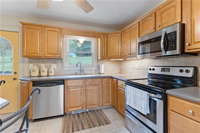 $289,900 | 274 Lakeview Drive, Washington, PA 15301