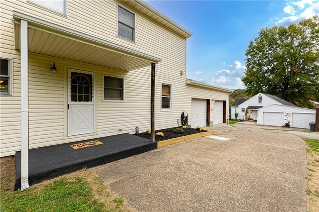 $289,900 | 274 Lakeview Drive, Washington, PA 15301