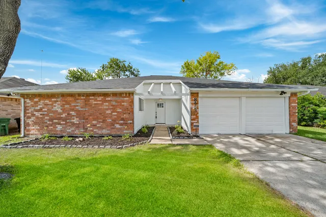 $1,900 | 8403 Blossom Bell Lane, Missouri City, TX 77489
