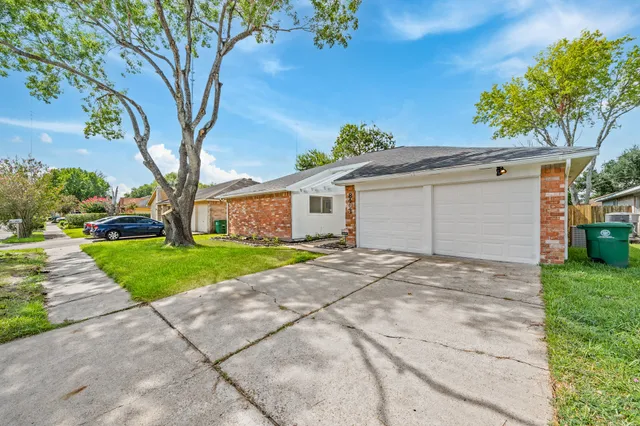 $1,900 | 8403 Blossom Bell Lane, Missouri City, TX 77489