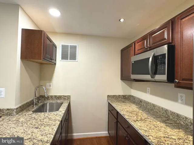 $1,600 | 16492 Steerage Circle, Woodbridge, VA 22191