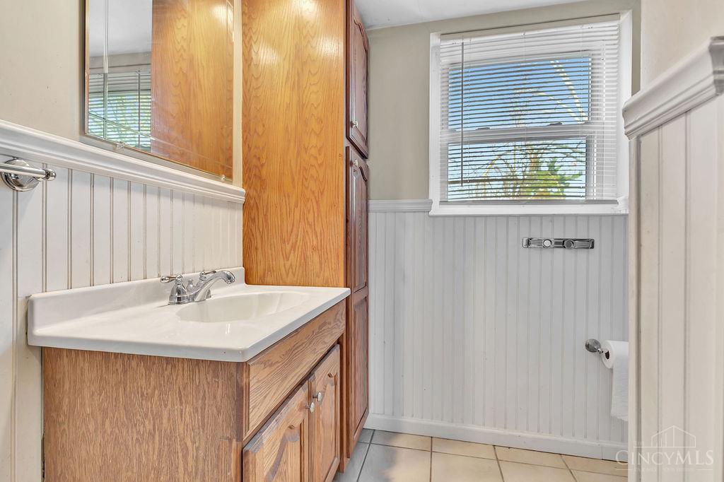 1967 Compton Road Cincinnati, OH 45231 - Photo 24 of 33 Gallery Image 24