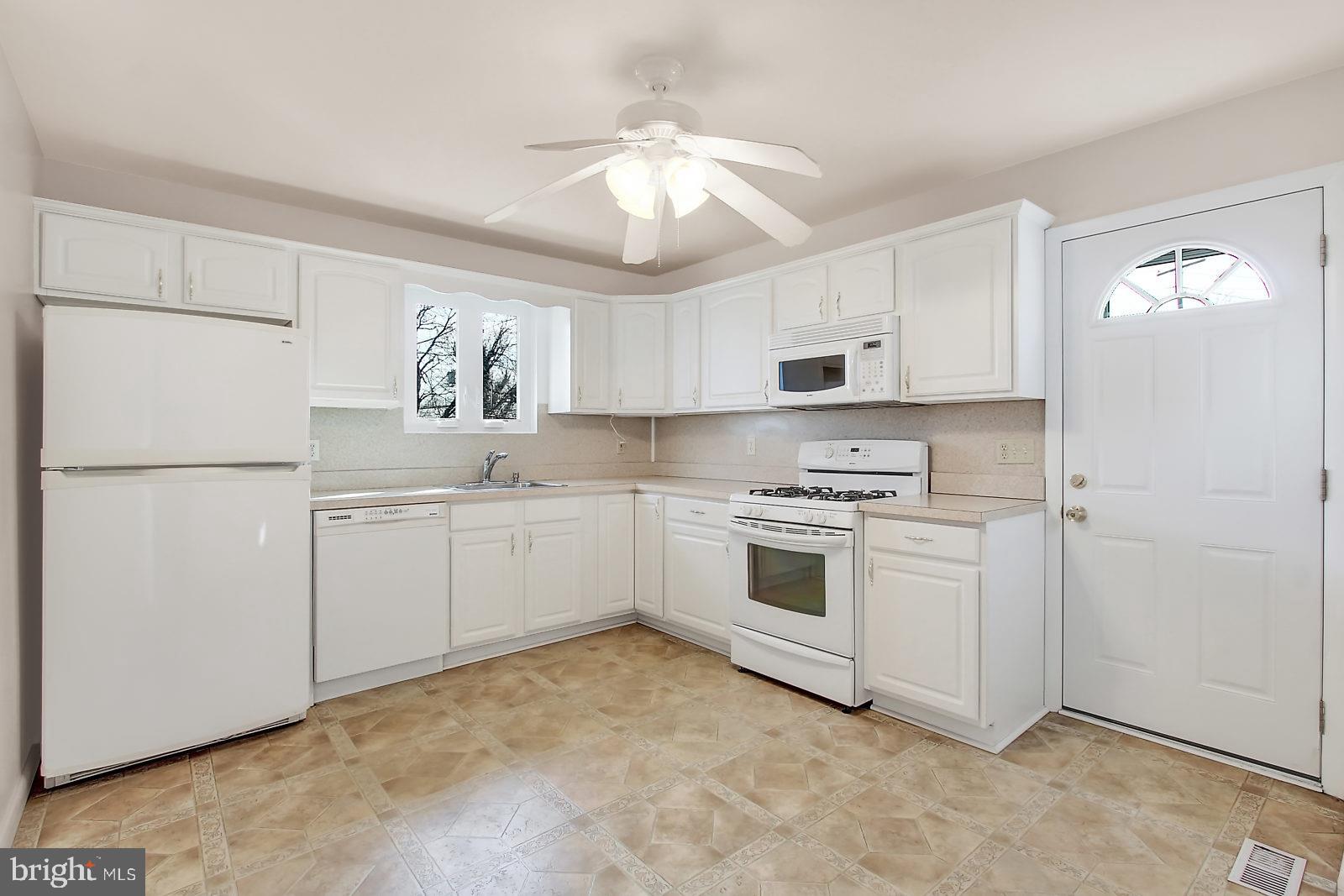 1513 Customs Road Baltimore, MD 21237 - Photo 3 of 27 Kitchen