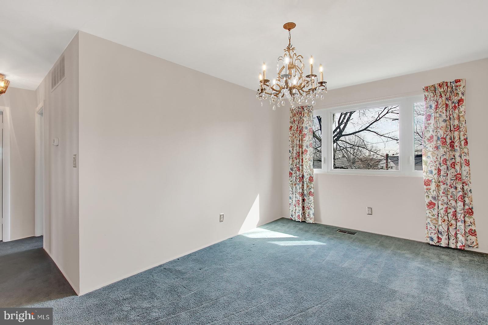 1513 Customs Road Baltimore, MD 21237 - Photo 8 of 27 Dining Room