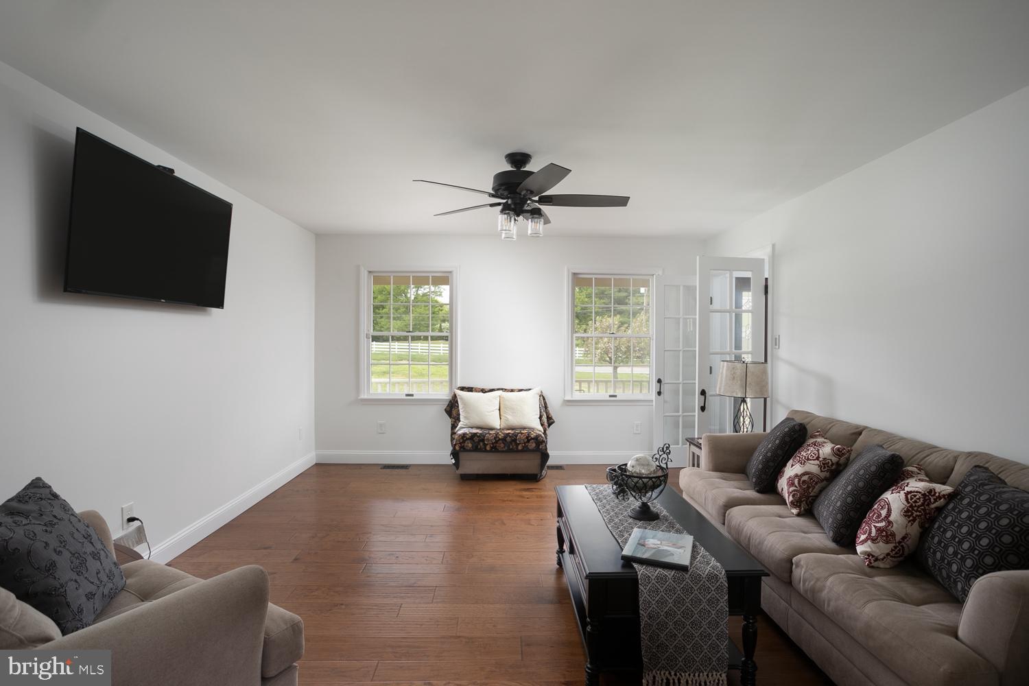 228 Long Swamp Road New Egypt, NJ 08533 - Photo 8 of 49 living room