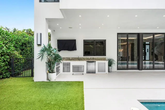 $9,100,000 | 2391 Areca Palm Road, Boca Raton, FL 33432