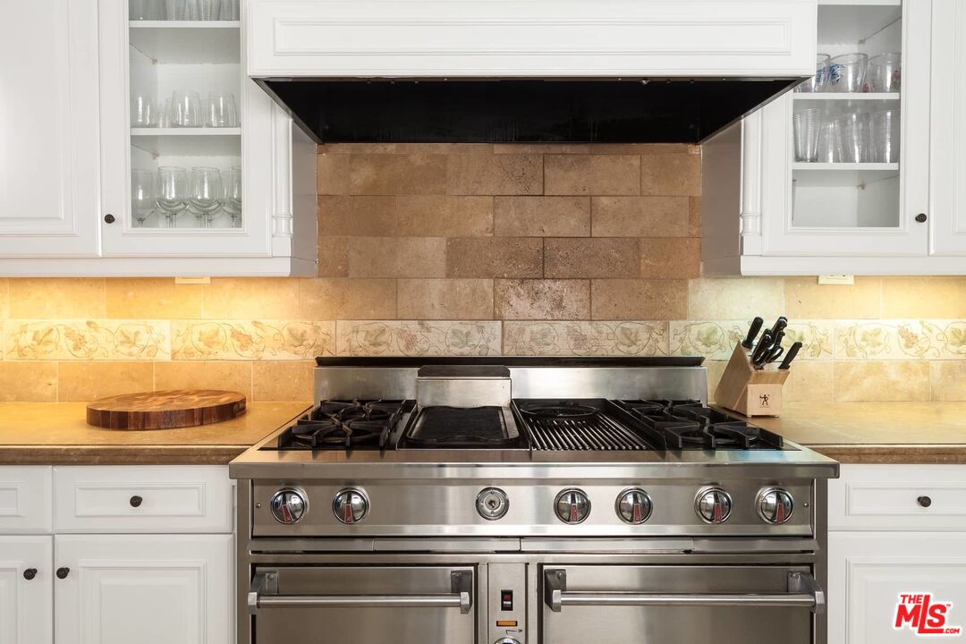 703 Palisades Beach Road Santa Monica, CA 90402 - Photo 17 of 37 a close view of stove top oven
