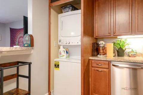$189,900 | 300 Opatrny Drive, Unit 224, Fox River Grove, IL 60021