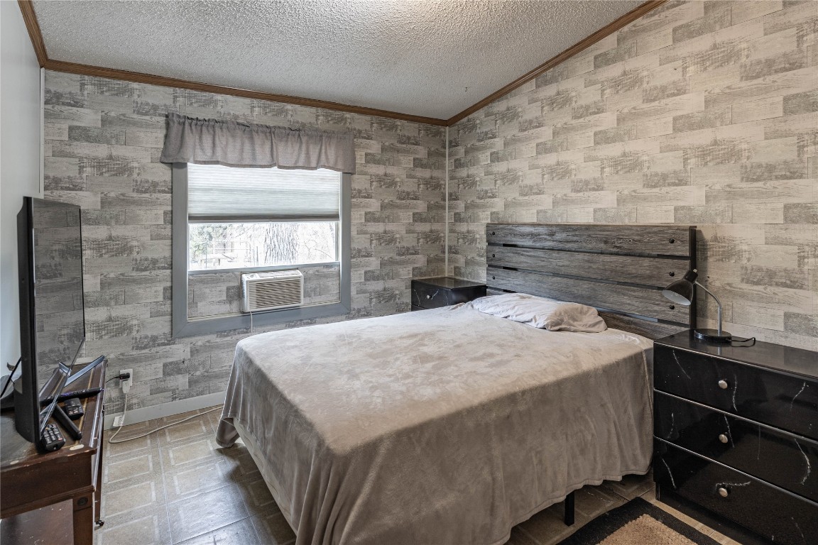 715 Bee Gee Road Driftwood, TX 78619 - Photo 30 of 40 a bedroom with a bed and a dresser