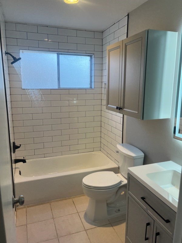 19707 Auburn Park Lane Spring, TX 77379 - Photo 14 of 16 a bathroom with a toilet a sink and bathtub