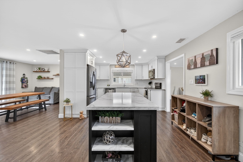 11 Pontiac Road Peabody, MA 01960 - Photo 25 of 41