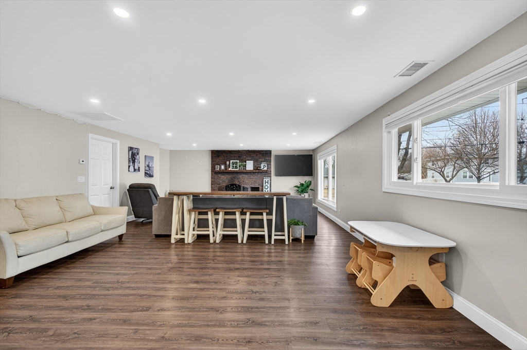 11 Pontiac Road Peabody, MA 01960 - Photo 3 of 41