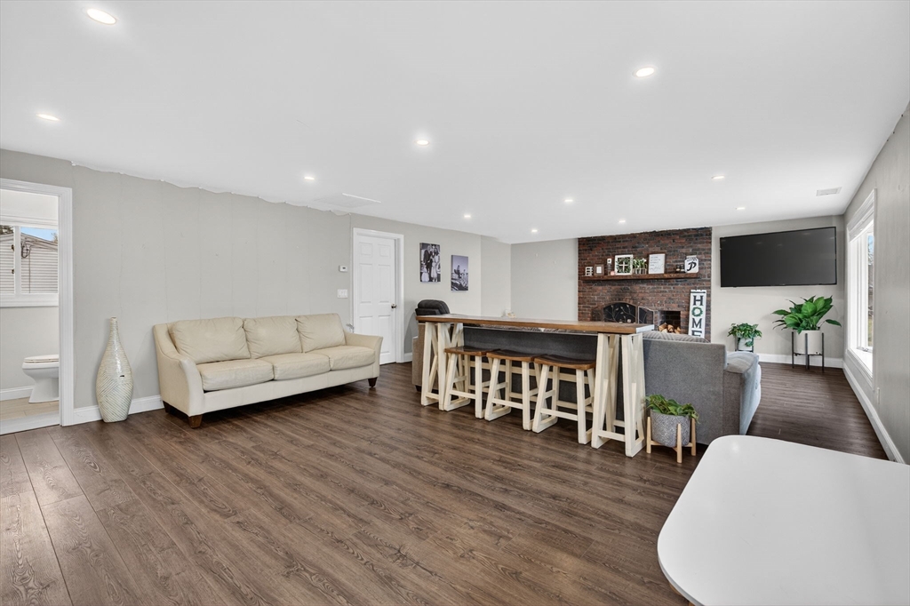 11 Pontiac Road Peabody, MA 01960 - Photo 4 of 41