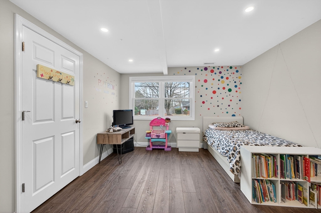 11 Pontiac Road Peabody, MA 01960 - Photo 9 of 41