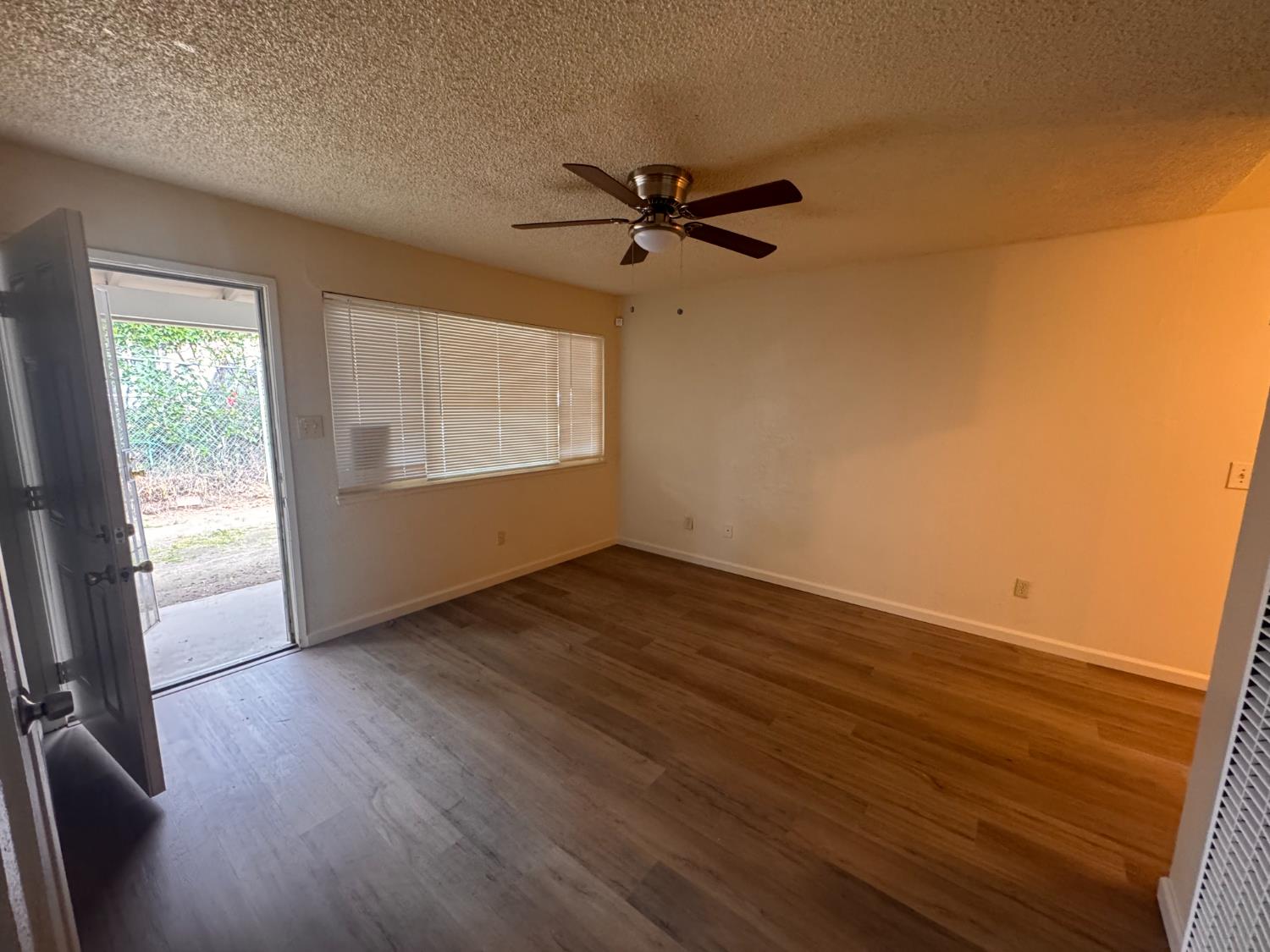 907 Empire Avenue Modesto, CA 95354 - Photo 3 of 10