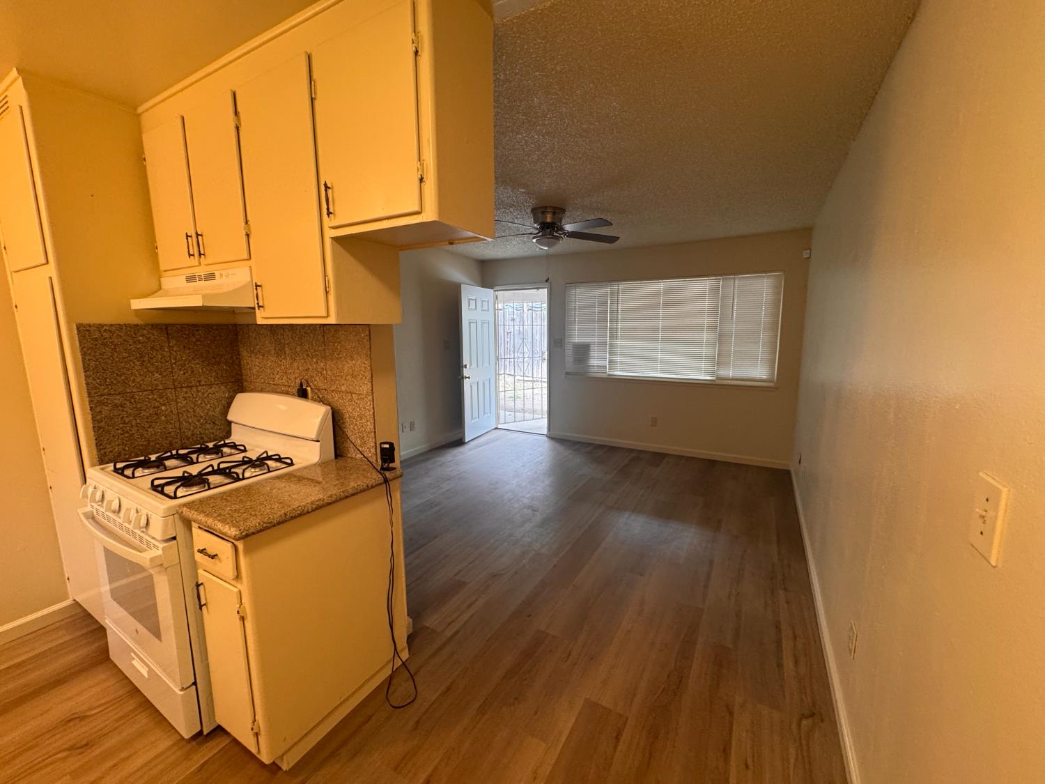 907 Empire Avenue Modesto, CA 95354 - Photo 4 of 10