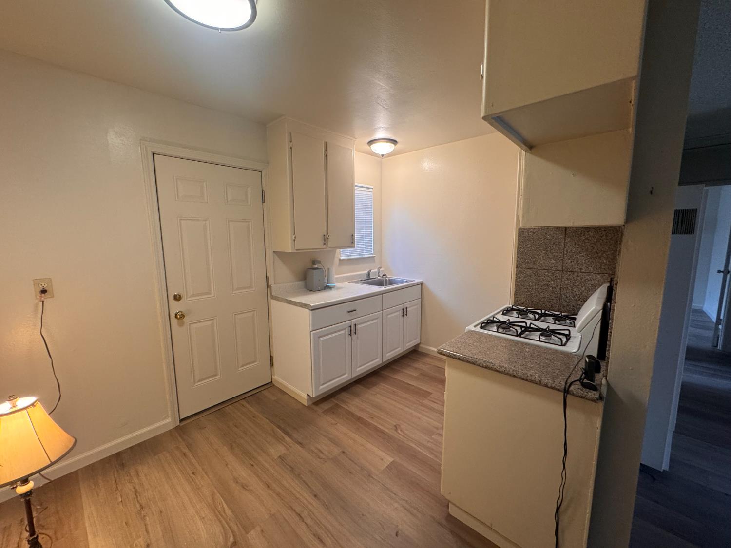 907 Empire Avenue Modesto, CA 95354 - Photo 5 of 10