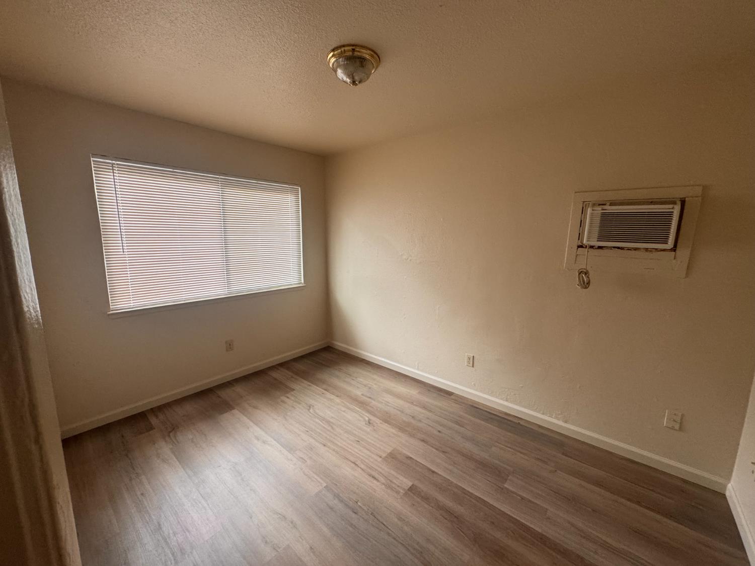 907 Empire Avenue Modesto, CA 95354 - Photo 8 of 10