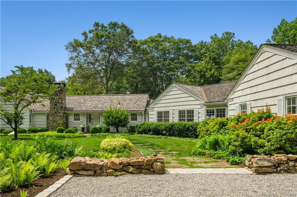 782 Smith Ridge Road New Canaan, CT 06840 - Photo 27 of 28 a front view of a house with a yard