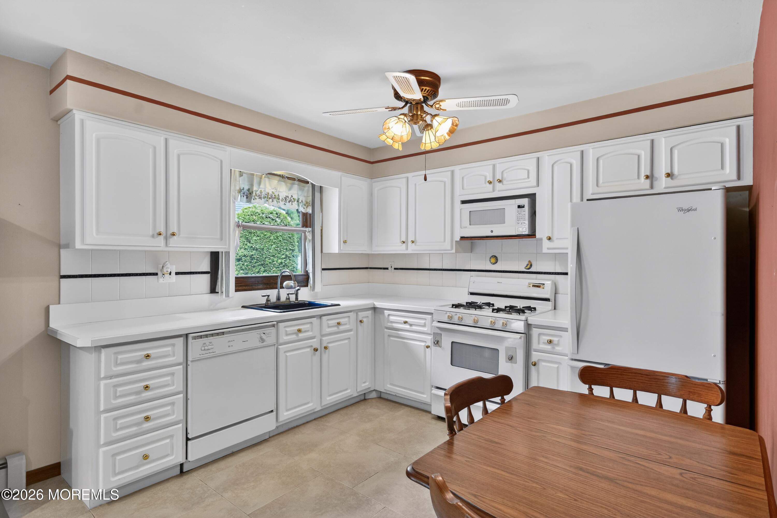 17 Point O Woods Road Middletown, NJ 07748 - Photo 39 of 60 34_17_Point_O_Woods_Rd-Kitchen-0129
