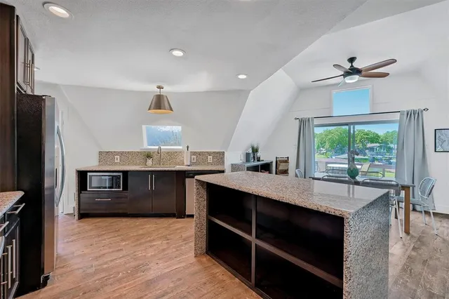 $699,995 | 114 Seminole Drive, Lake Kiowa, TX 76240